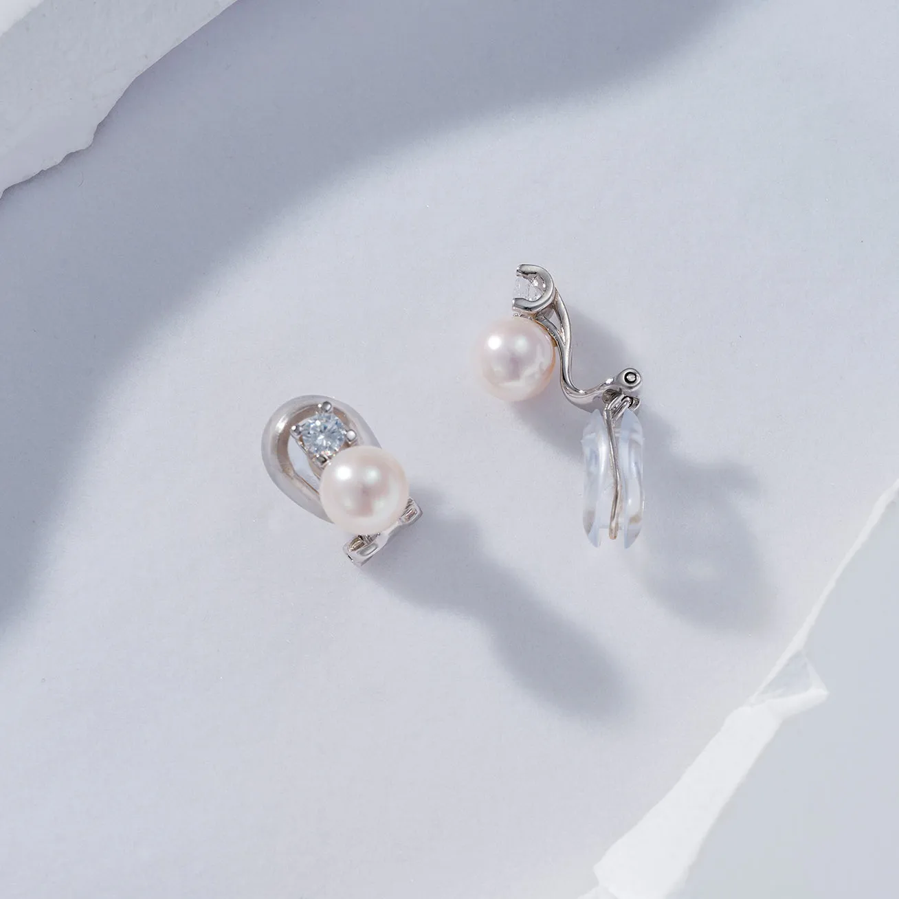 Clip-On Freshwater Pearl Earrings WE00608