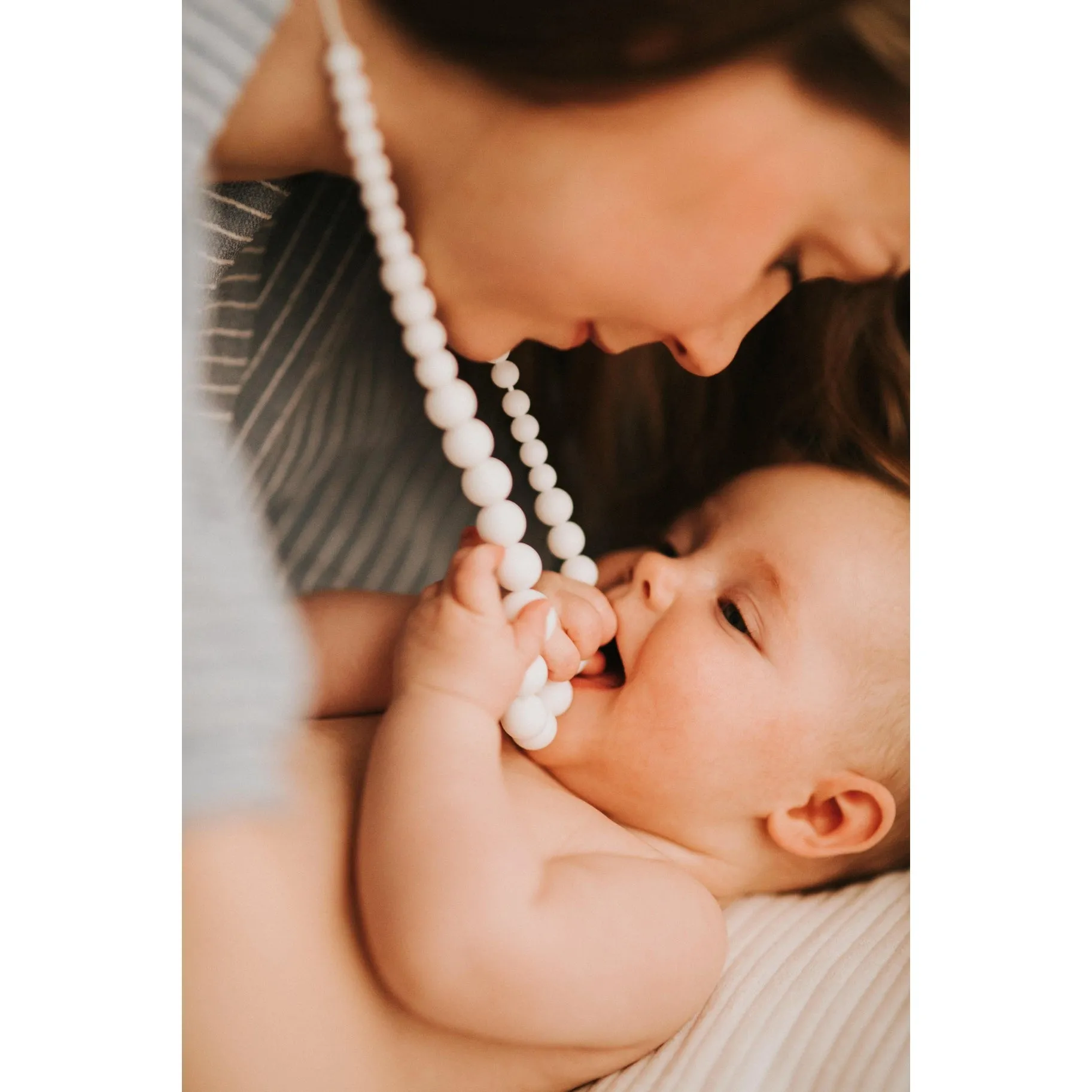 Nursing, carrying and teething necklace - Louise