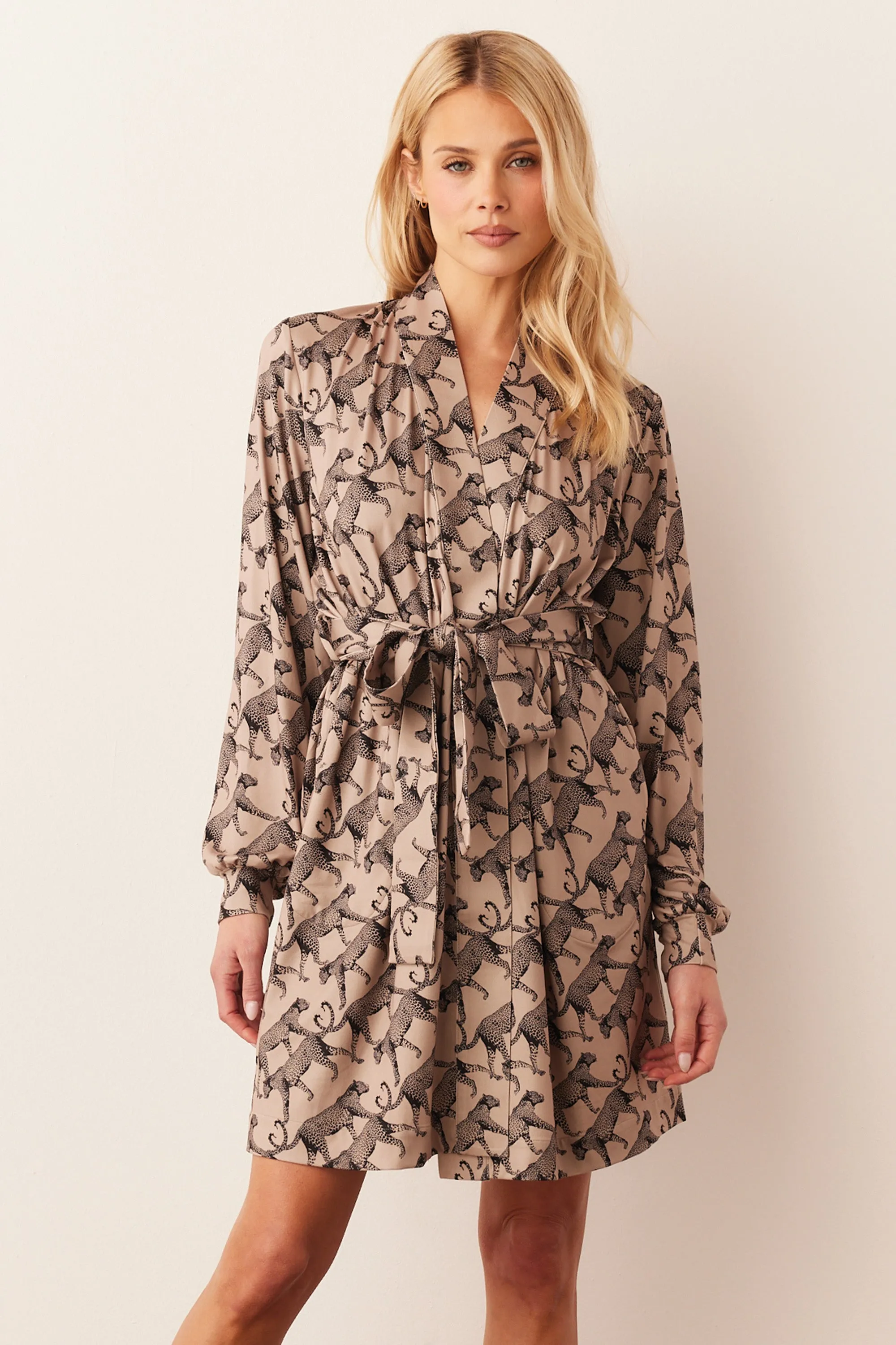 Quinn Banded Short Robe | Chai